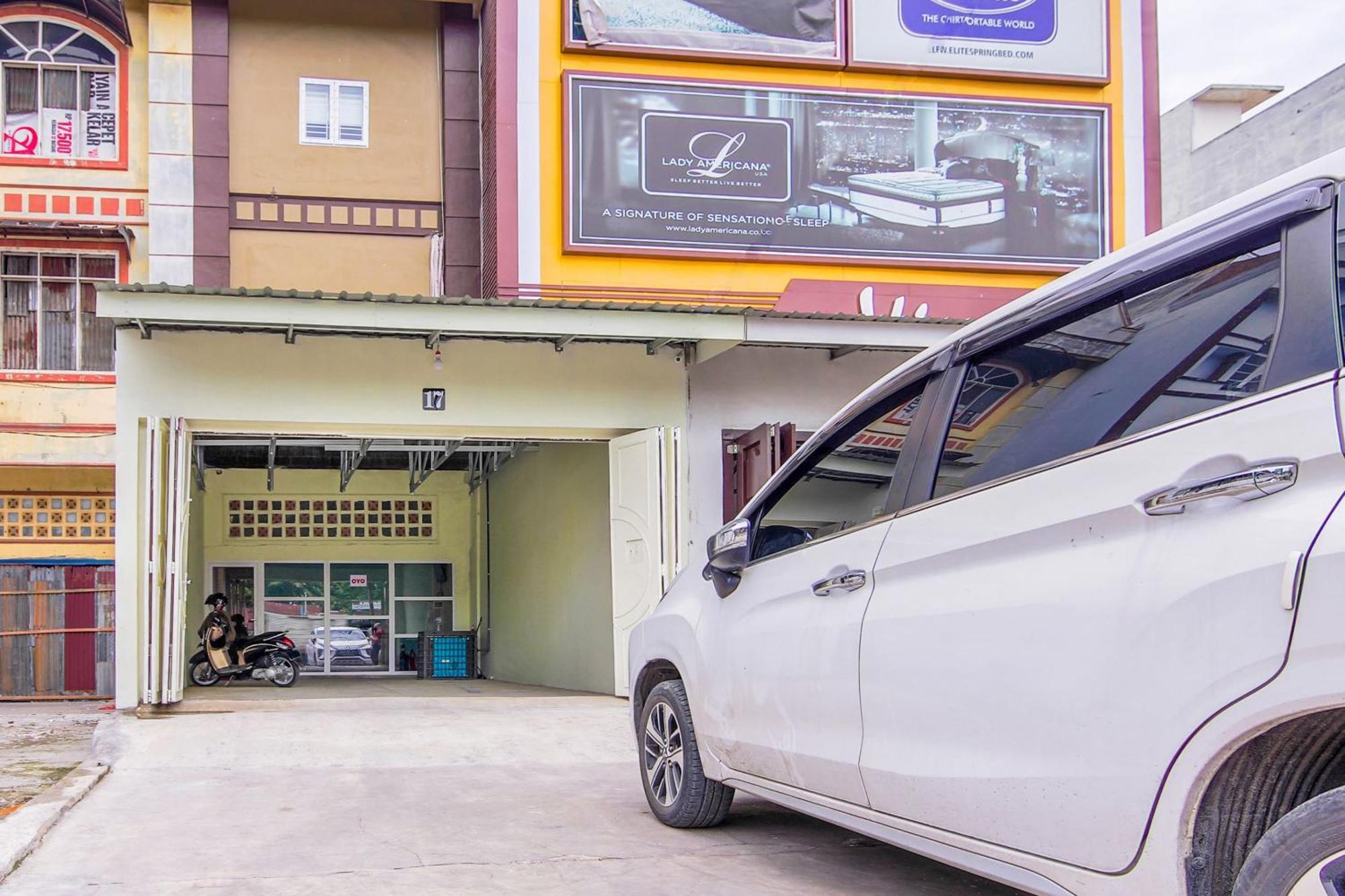 Hotel Oyo 3493 Nami House Medan Exterior foto